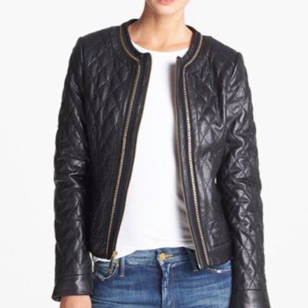 ❤️ Genuine lamb leather jacket with chain detail.